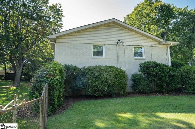 2 Selwyn Drive, Greenville, SC 29615