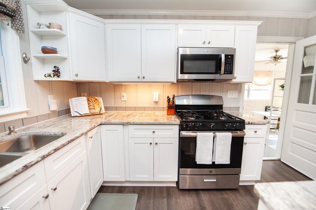 2 Selwyn Drive, Greenville, SC 29615