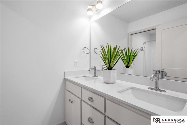 10516 S 117th Street, Papillion, NE 68046