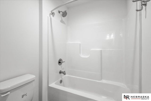 10516 S 117th Street, Papillion, NE 68046