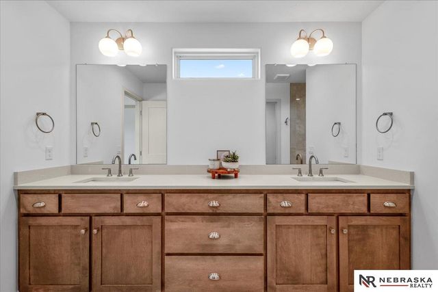 10516 S 117th Street, Papillion, NE 68046