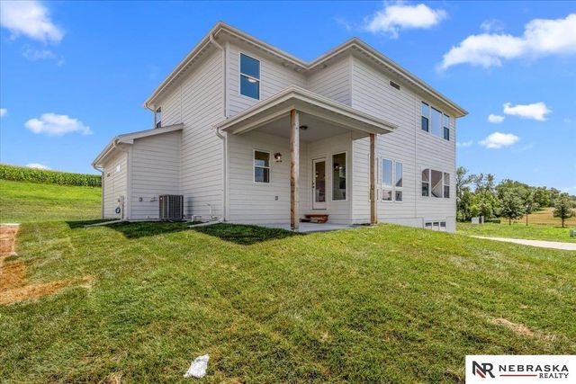 10516 S 117th Street, Papillion, NE 68046