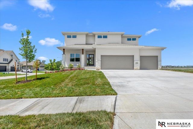 10516 S 117th Street, Papillion, NE 68046