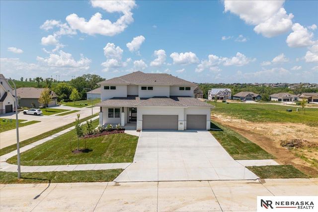 10516 S 117th Street, Papillion, NE 68046
