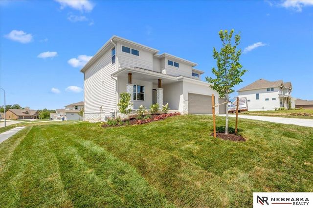 10516 S 117th Street, Papillion, NE 68046