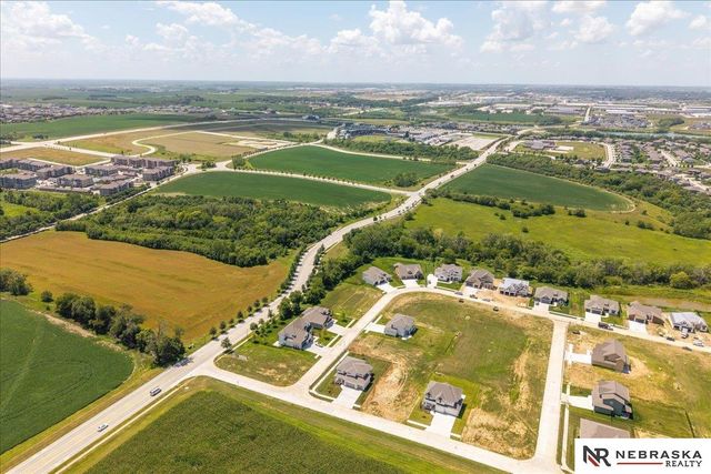 10516 S 117th Street, Papillion, NE 68046