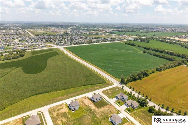 10516 S 117th Street, Papillion, NE 68046