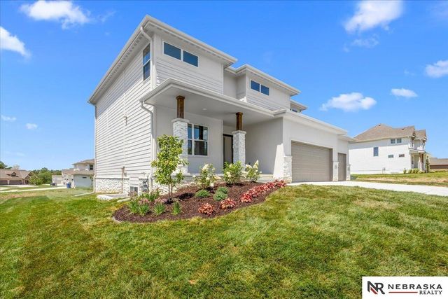 10516 S 117th Street, Papillion, NE 68046