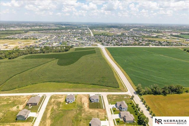 10516 S 117th Street, Papillion, NE 68046
