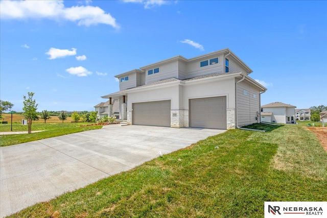 10516 S 117th Street, Papillion, NE 68046