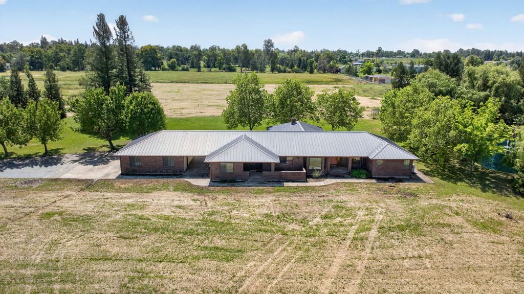 12212 Tavernor Trail Ln, Wilton, CA 95693