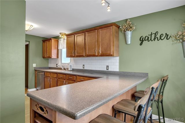 371 Potters Road, West Seneca, NY 14220