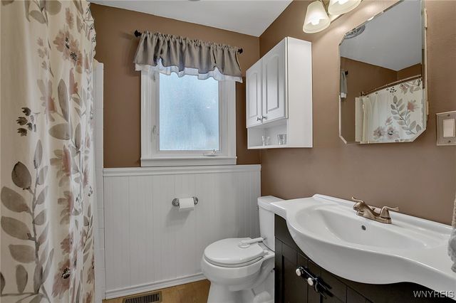 371 Potters Road, West Seneca, NY 14220