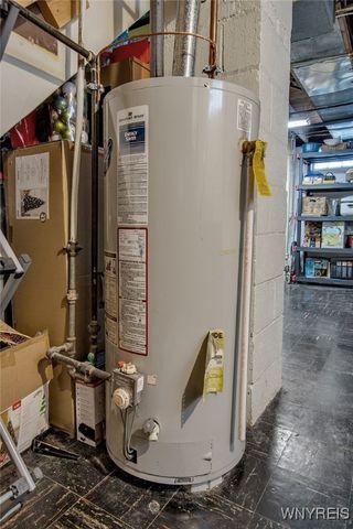 371 Potters Road, West Seneca, NY 14220