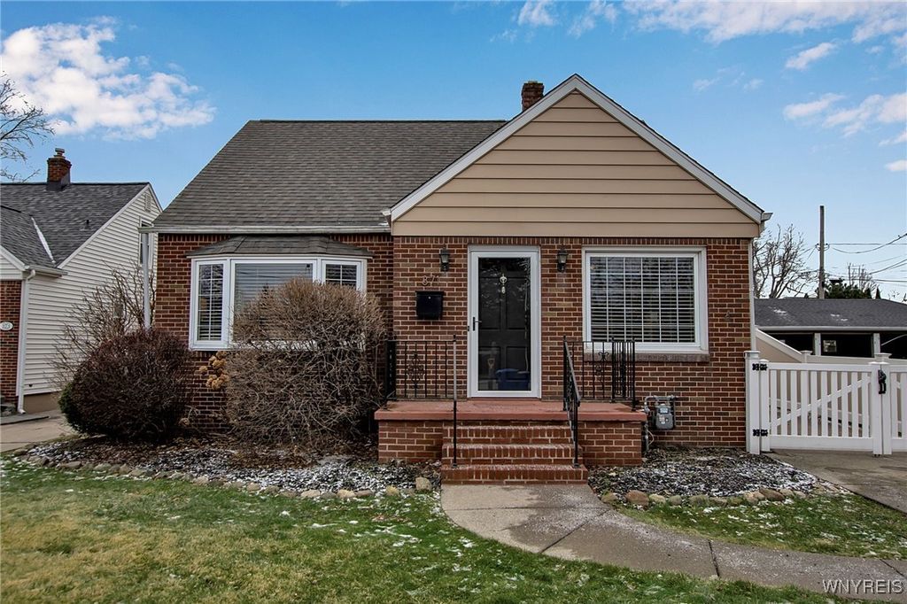 371 Potters Road, West Seneca, NY 14220