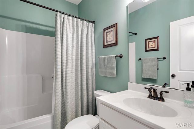 213 Wyndemere Lane, Lake St Louis, MO 63367