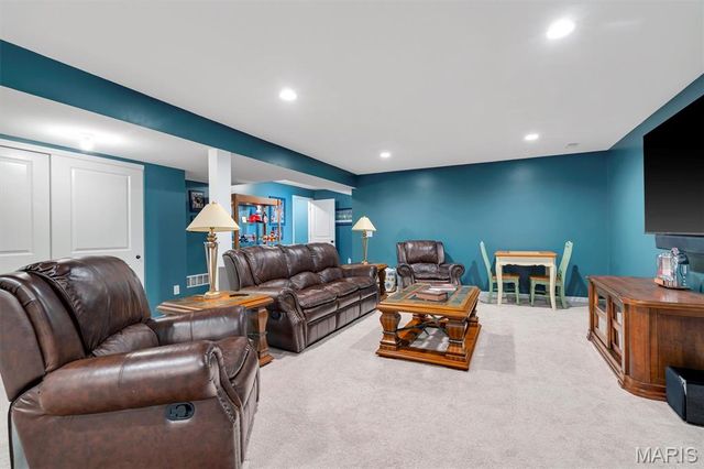 213 Wyndemere Lane, Lake St Louis, MO 63367