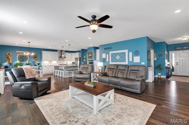 213 Wyndemere Lane, Lake St Louis, MO 63367