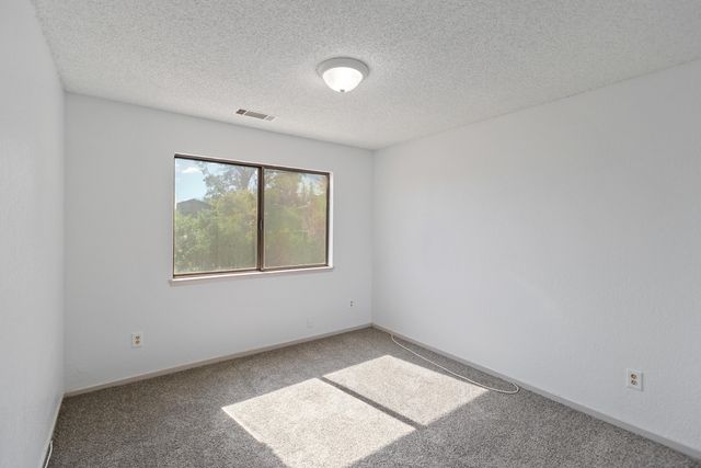 91 Heatherwood Court, Porterville, CA 93257