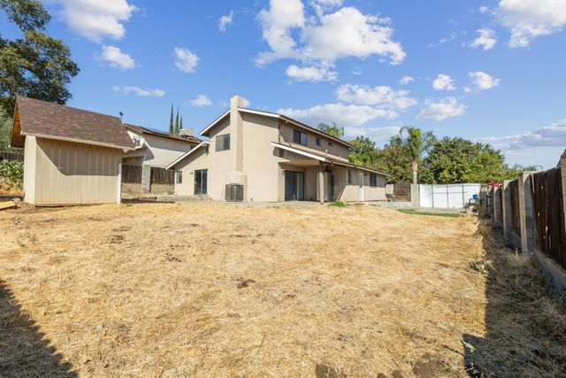 91 Heatherwood Court, Porterville, CA 93257