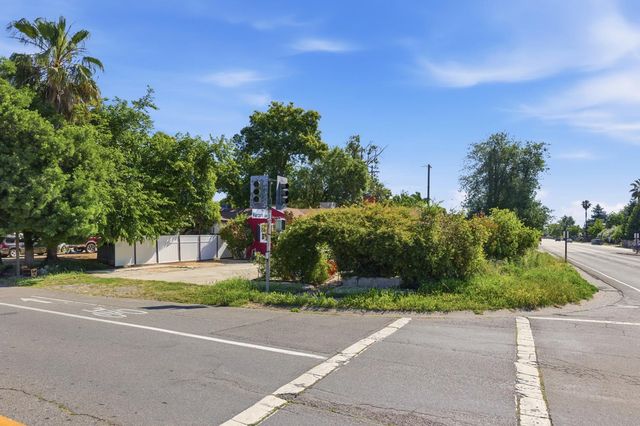 2900 Bell St, Sacramento, CA 95821