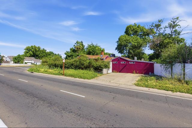 2900 Bell St, Sacramento, CA 95821