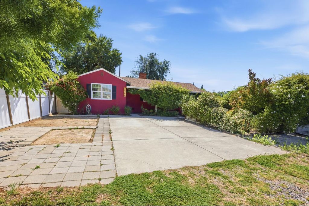 2900 Bell St, Sacramento, CA 95821