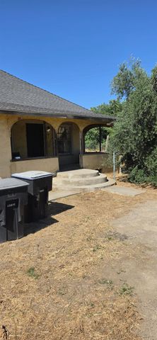 590 E Daleville Avenue, Fresno, CA 93706