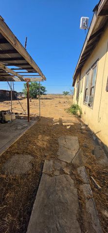 590 E Daleville Avenue, Fresno, CA 93706