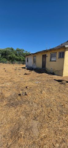 590 E Daleville Avenue, Fresno, CA 93706