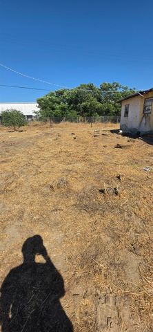 590 E Daleville Avenue, Fresno, CA 93706