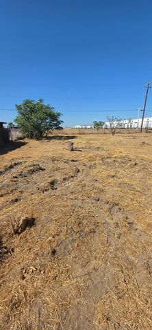 590 E Daleville Avenue, Fresno, CA 93706