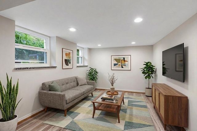 1301 W Nelson Street G, Chicago, IL 60657