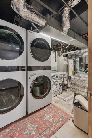 1301 W Nelson Street G, Chicago, IL 60657