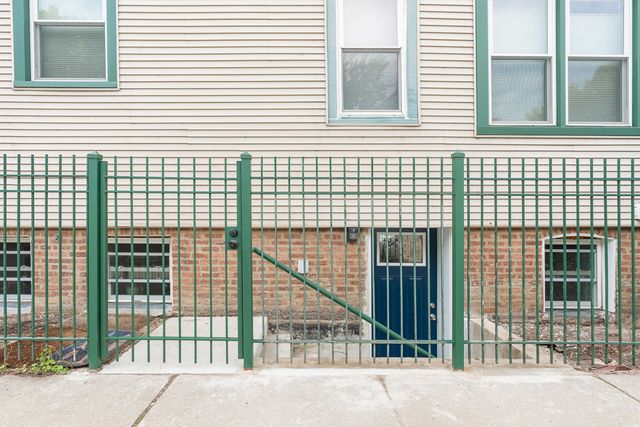 1301 W Nelson Street G, Chicago, IL 60657