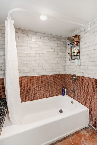 1301 W Nelson Street G, Chicago, IL 60657