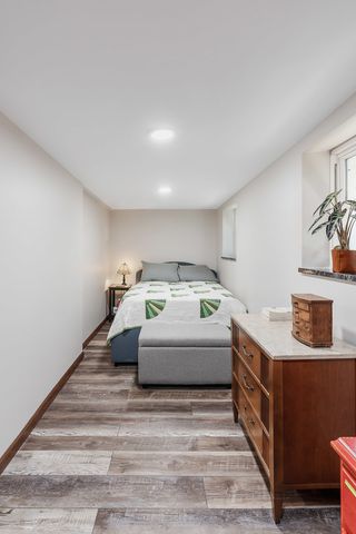 1301 W Nelson Street G, Chicago, IL 60657