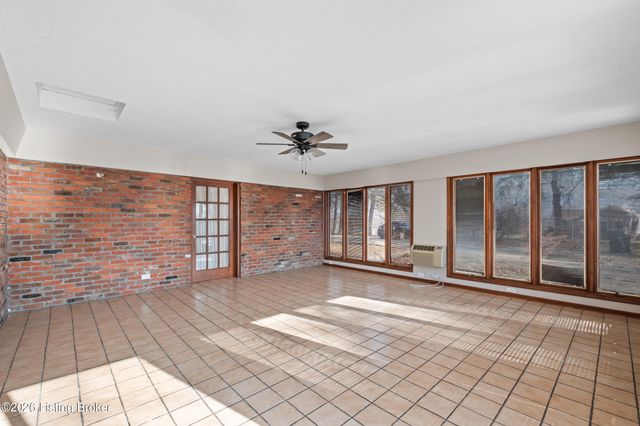 249 Riverview Dr, Mt Washington, KY 40047