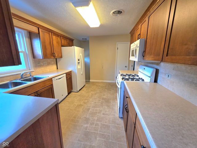 1141 Sugar Hill Drive, Rushville, IN 46173