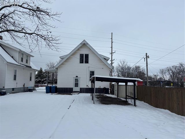 910 6th Street, Highland, IL 62249
