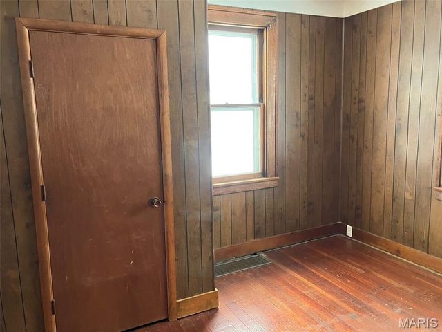 910 6th Street, Highland, IL 62249