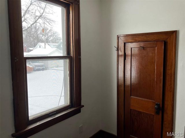 910 6th Street, Highland, IL 62249