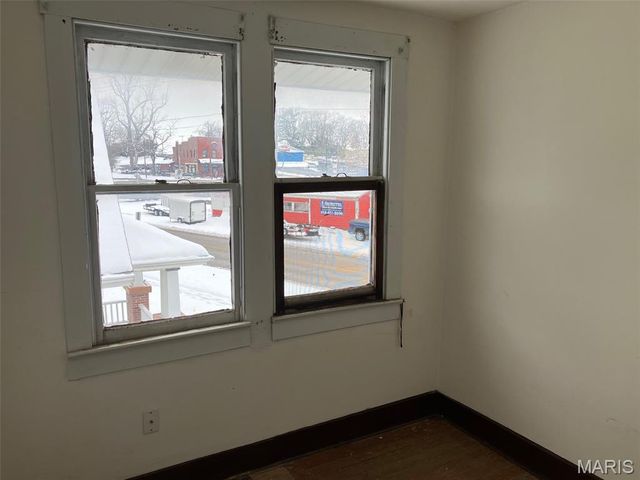 910 6th Street, Highland, IL 62249