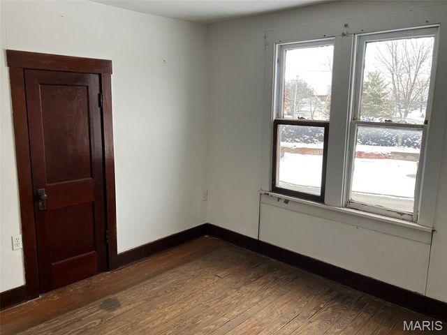 910 6th Street, Highland, IL 62249