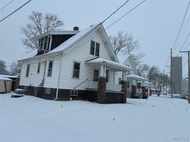 910 6th Street, Highland, IL 62249