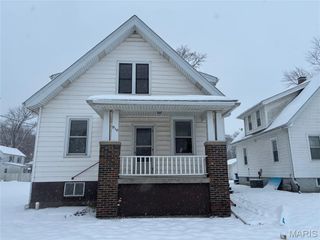 910 6th Street, Highland, IL 62249