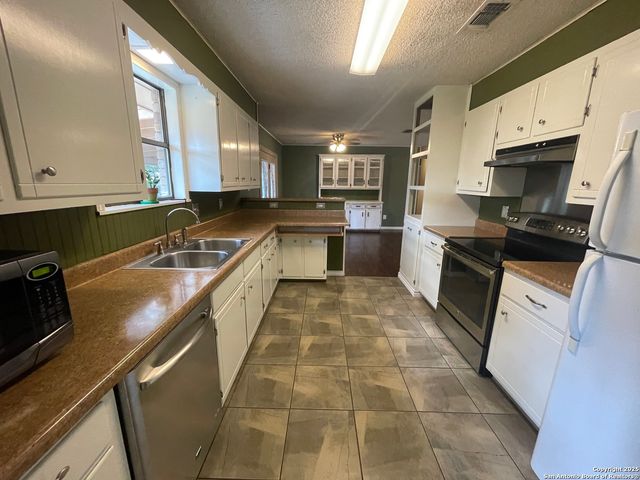 1346 Carnation, New Braunfels, TX 78130