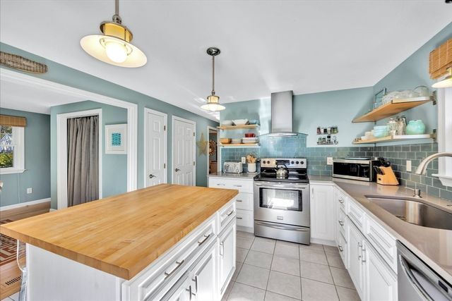 58 Orrs Ave, Barnstable, MA 02601