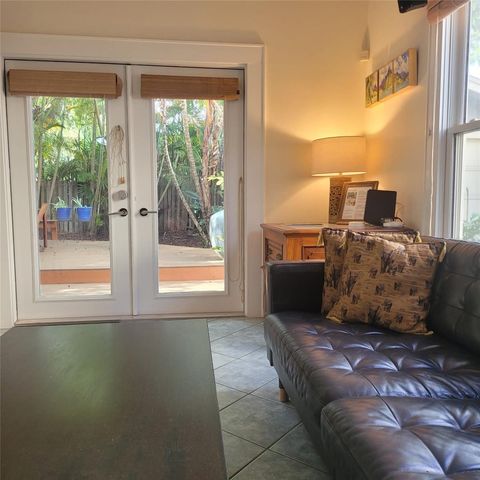 2916 W BAY COURT AVENUE, Tampa, FL 33611