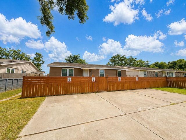 7 Carol Court A, Brookshire, TX 77423